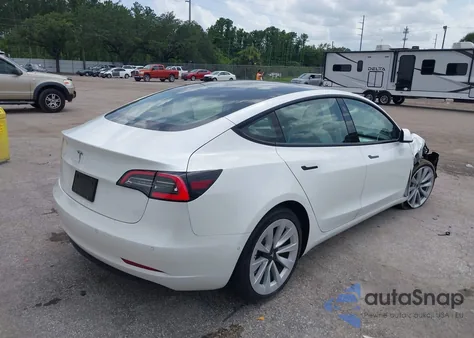 2022 Tesla Model 3 Rear-Wheel Drive z USA, uszkodzony, nr VIN 5YJ3E1EA6NF153853